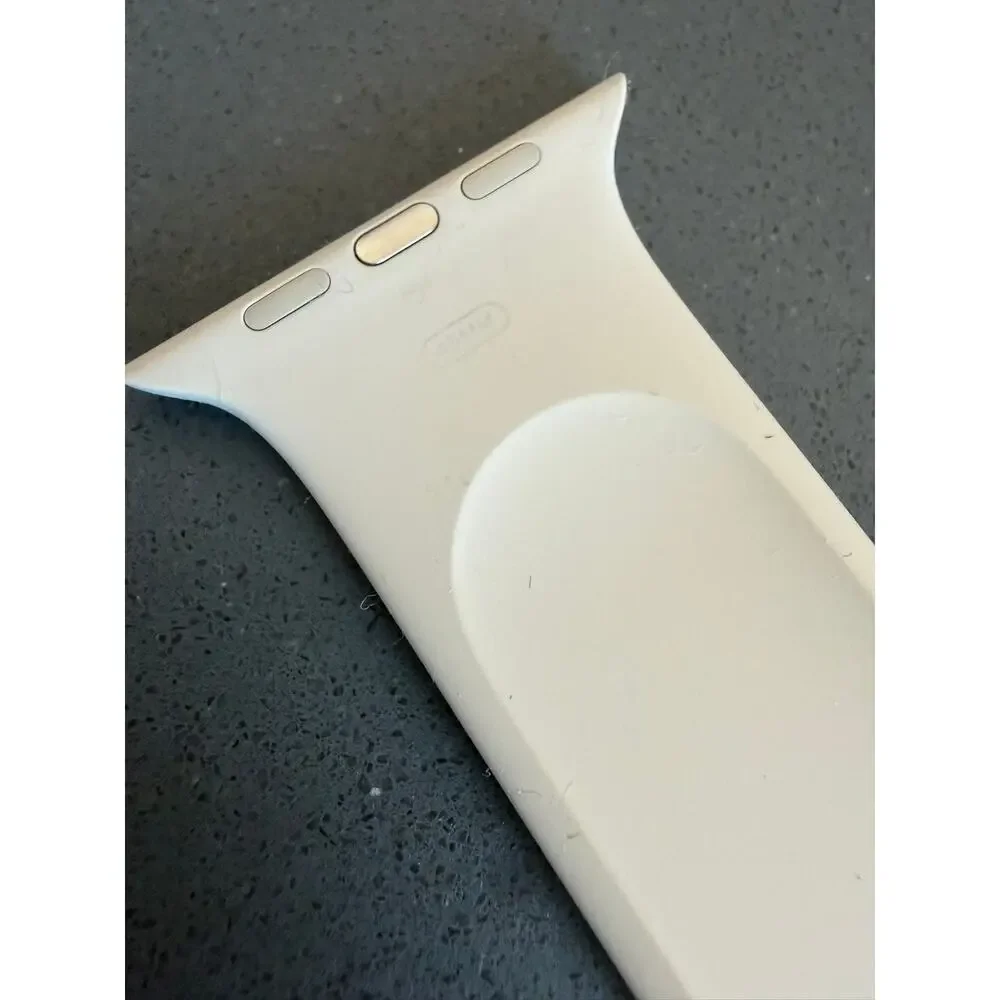 Apple Watch Solo Loop Band 45mm Starlight Beige Size 5 Silicone Strap